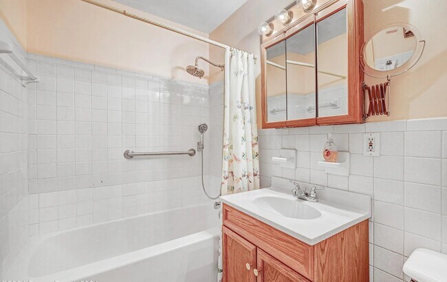 Building Photo - 4189 Hammock Dr