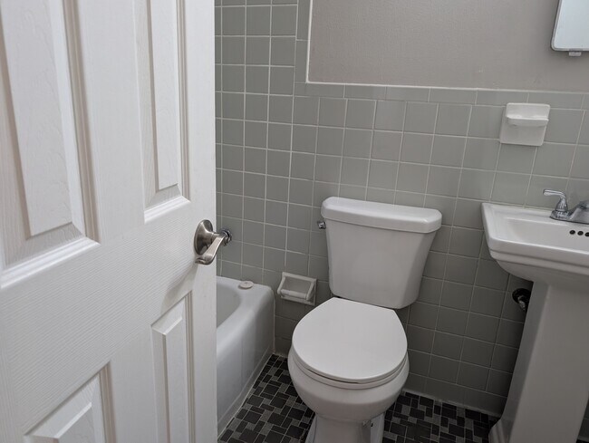 Building Photo - Ridgedale