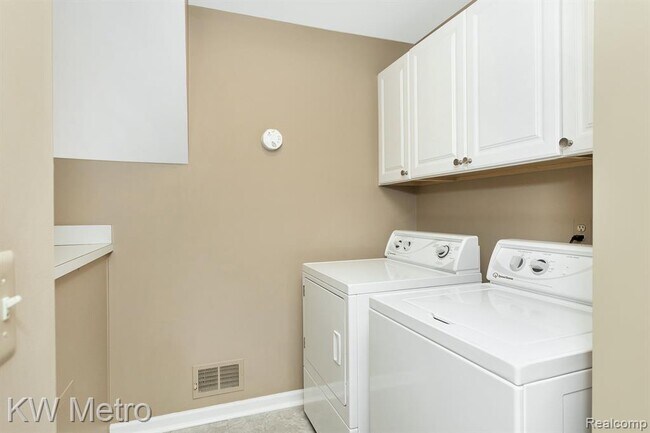 Building Photo - 516 Newburne Pointe