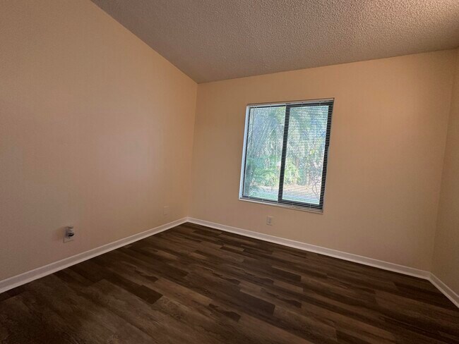 Building Photo - 3664 Alder Dr