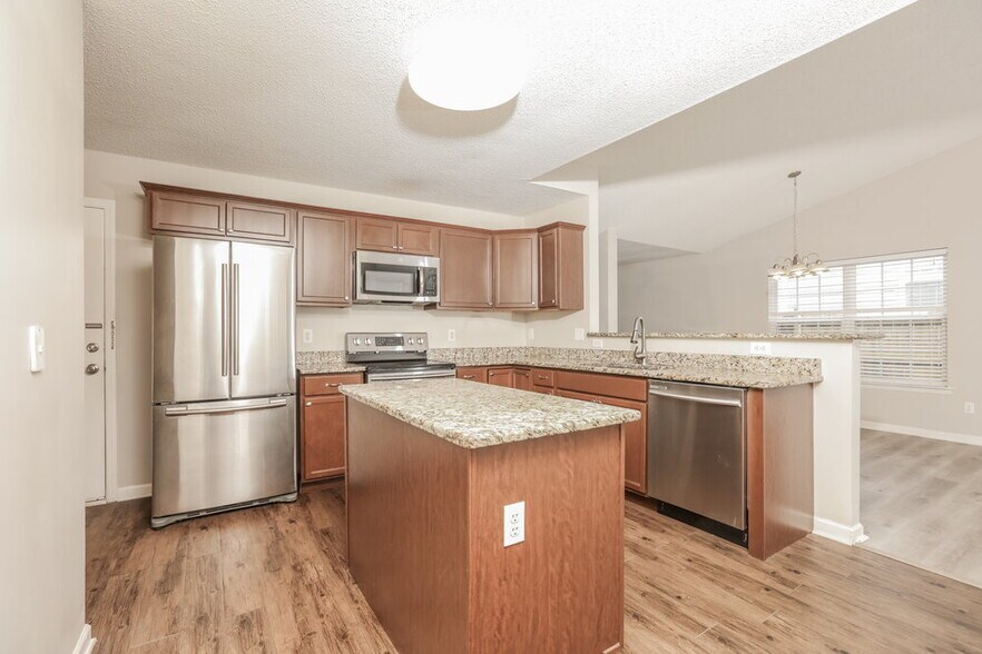 Building Photo - 4013 Apperson Dr