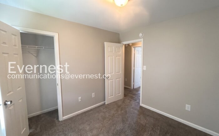 Building Photo - 128 Rocky Ridge Dr