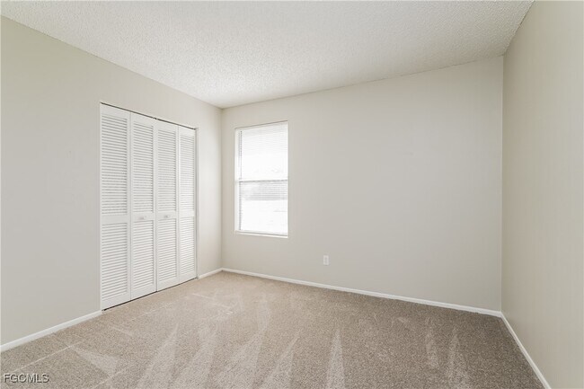 Building Photo - 2504 NE 23rd Pl