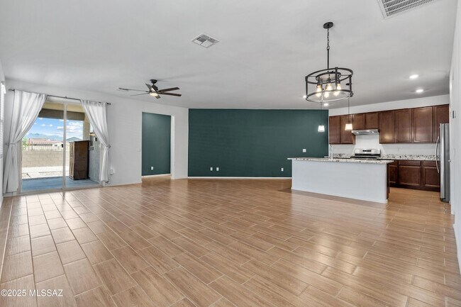 Building Photo - 12366 N Cervelli Ave