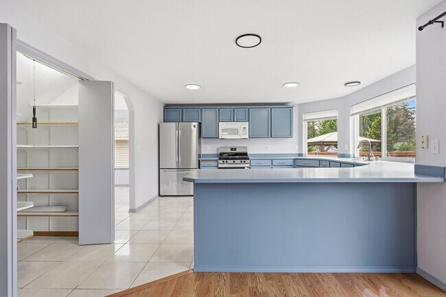 Building Photo - 6748 3rd Way SE