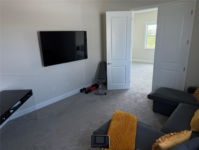 Building Photo - 14814 Wildwood Cir