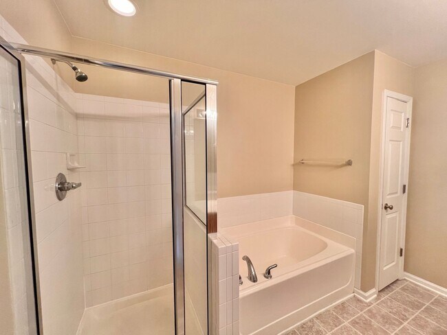 Building Photo - Charming 3BD, 2.5BA Raleigh Townhome with ...