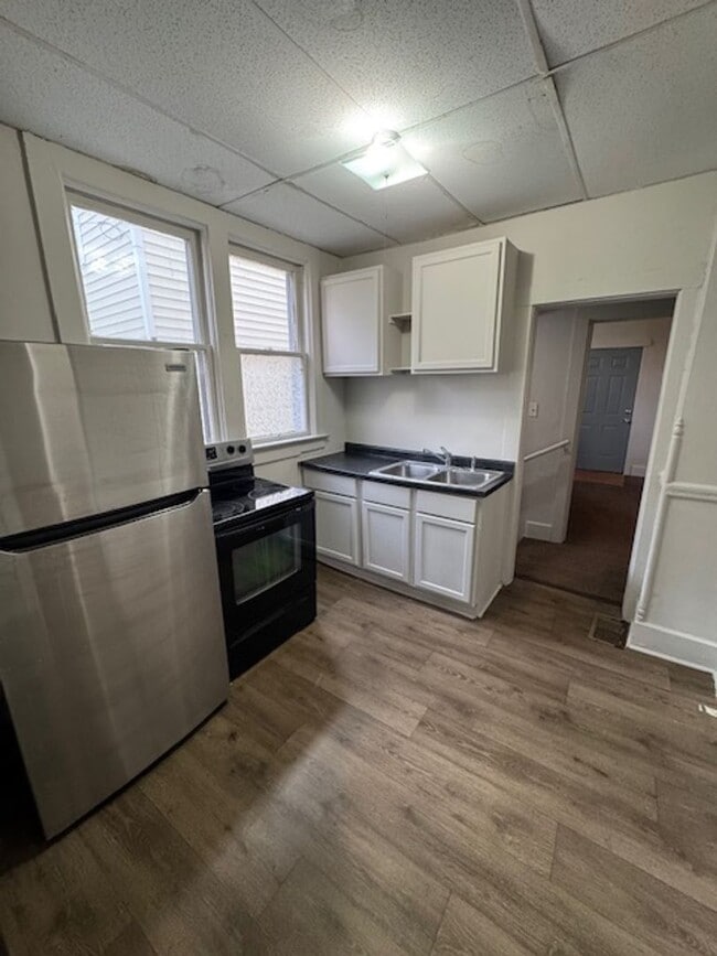 Building Photo - 312 3rd St