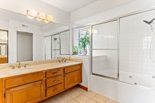 Building Photo - 1539 Mallorca Dr