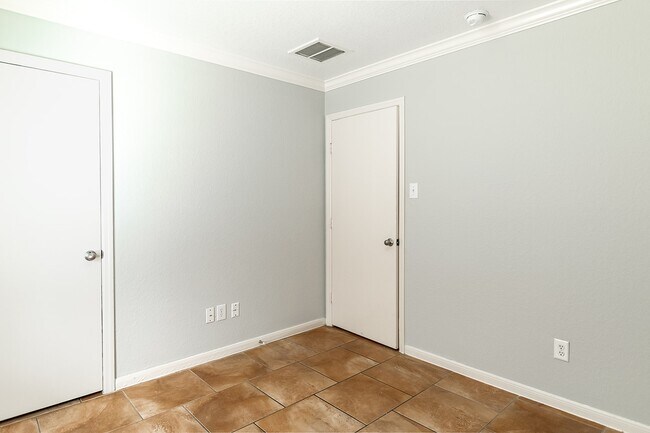 Building Photo - 12907 Regalshire Ct