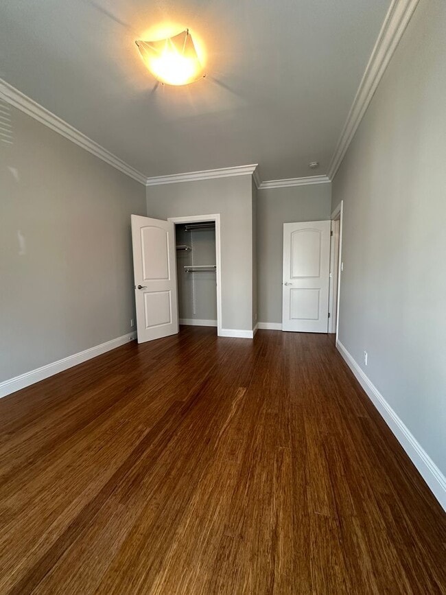 Building Photo - Spacious Nob Hill 3 BD/ 2 Bath Flat with Shared Roof-deck! Gorgeous City and Bay Views!!