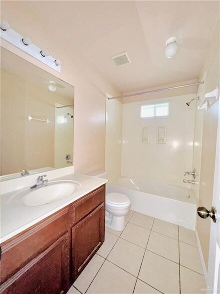 Building Photo - 1409 W Prosperity Dr