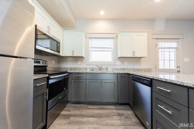 Building Photo - 1222 W Rangeview Cir