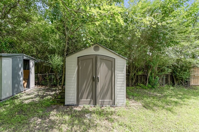 Building Photo - 2916 Knight Rd