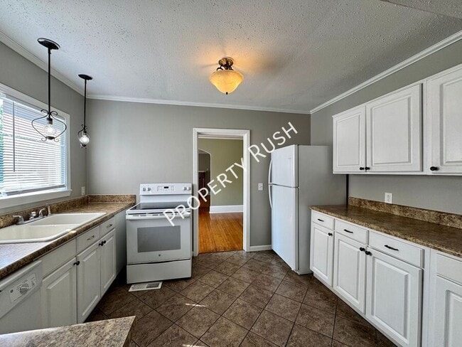 Building Photo - 4502 S Choctaw Dr