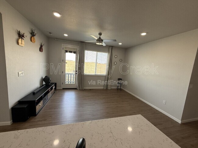 Building Photo - 13887 Deertrack Ln