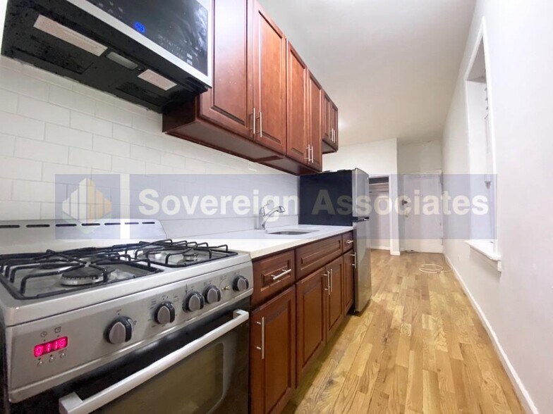 Building Photo - 235 W 103rd St
