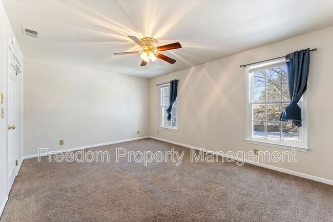 Building Photo - 726 Pine Tree Ct