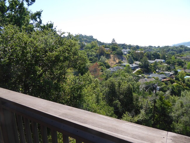 Building Photo - MODERN FOUR BEDROOM HOME IN THE GREENBRAE ...