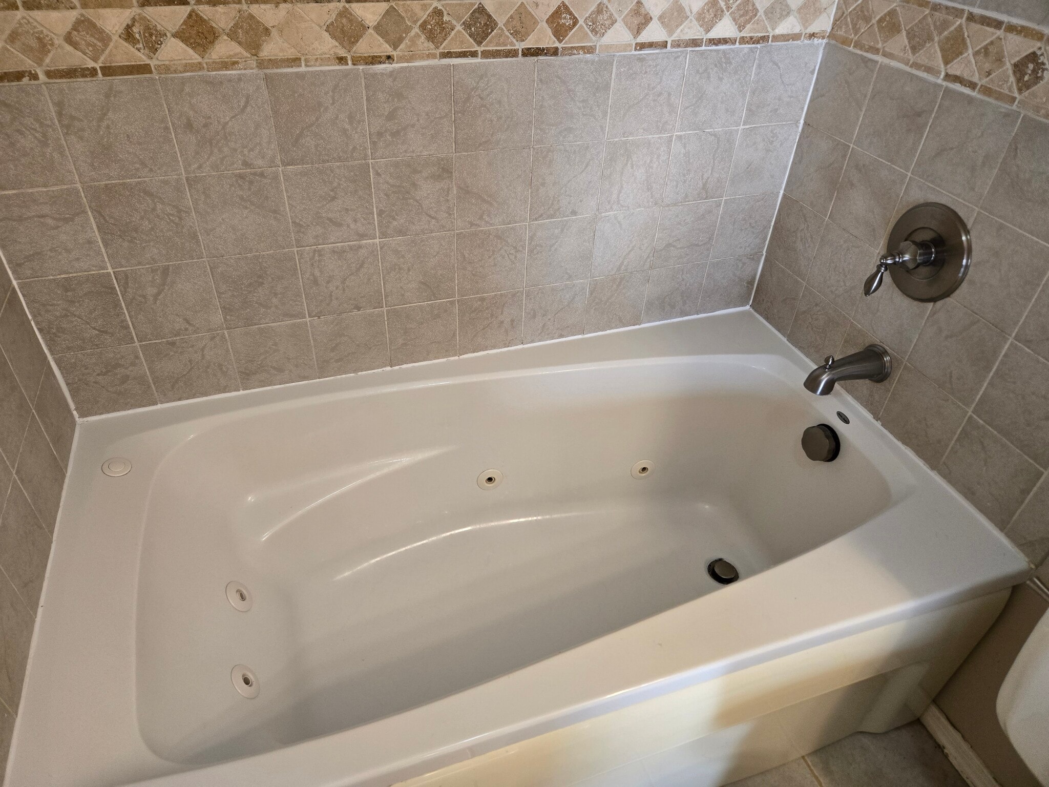 Building Photo - 554 Logan St