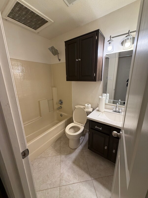 Building Photo - 903 Teakwood Ln