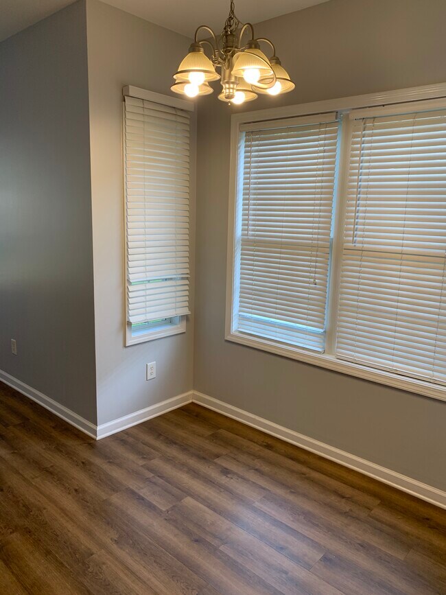 Dining - 108 Willowfield Ln