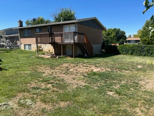 Building Photo - Beautifully updated home with fenced backyard