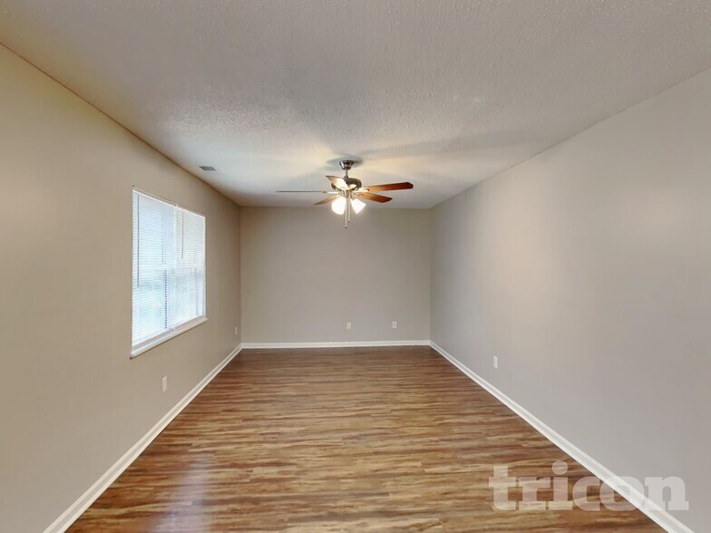 Building Photo - 5 Red Thorn Ct