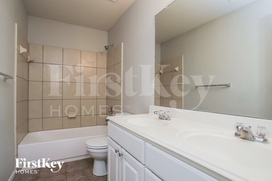 Building Photo - 16810 Blackberry Lily Ln