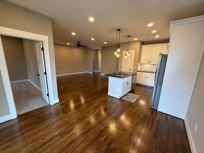 Building Photo - 1124 Cross Pointe Dr