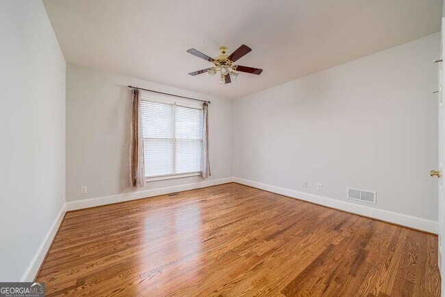 Building Photo - 9445 Stoney Ridge Ln