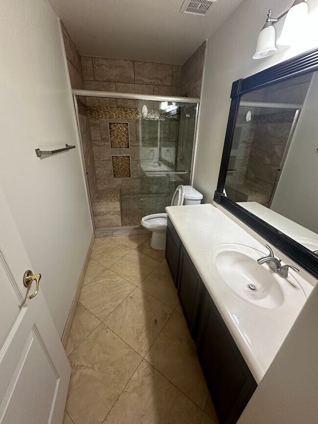 Building Photo - Gorgeous 4 bedroom Scottsdale home with POOL and 3 car garage