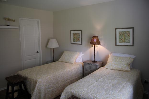Building Photo - Furnished Ground-Level Beach Condo!