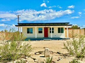 Building Photo - Charming 1 Bedroom 1 Bathroom Home