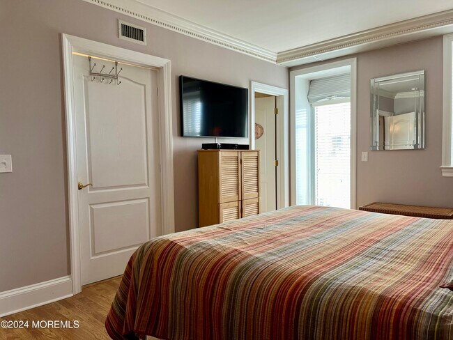 Building Photo - 700 Ocean Ave N