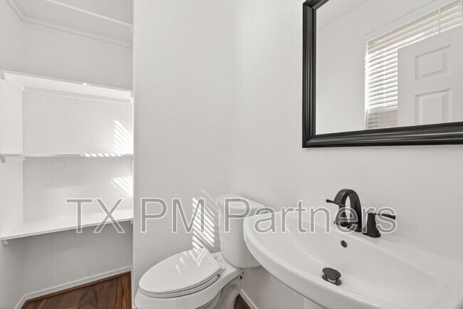 Building Photo - 10949 Cannes Memorial Dr