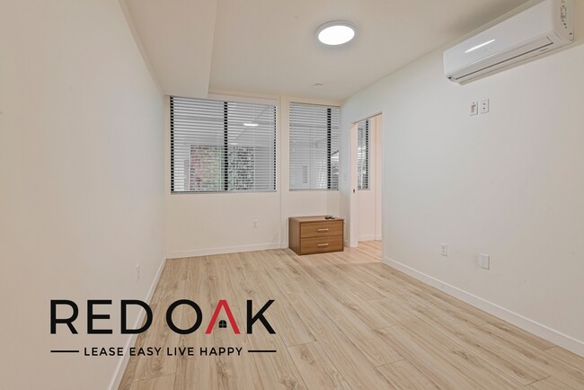 Building Photo - Beautiful One Bedroom with Recessed Lighti...