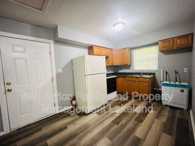 Building Photo - 1223 Ave L