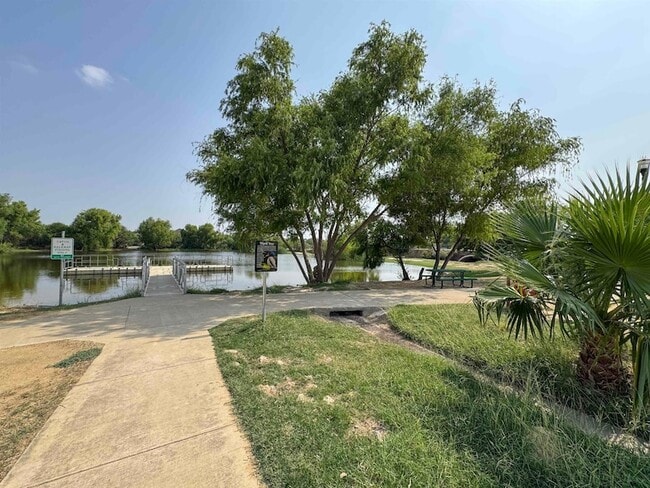 Building Photo - 304 Anthony Ln