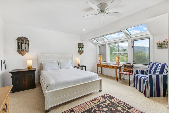 Building Photo - 100 N 8th St