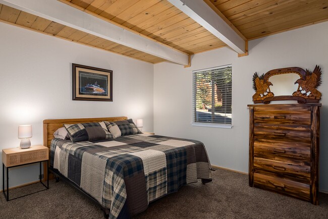 Building Photo - SKI LEASE: SLEEPS 9, WOOD FP, CLOSE TO TRA...