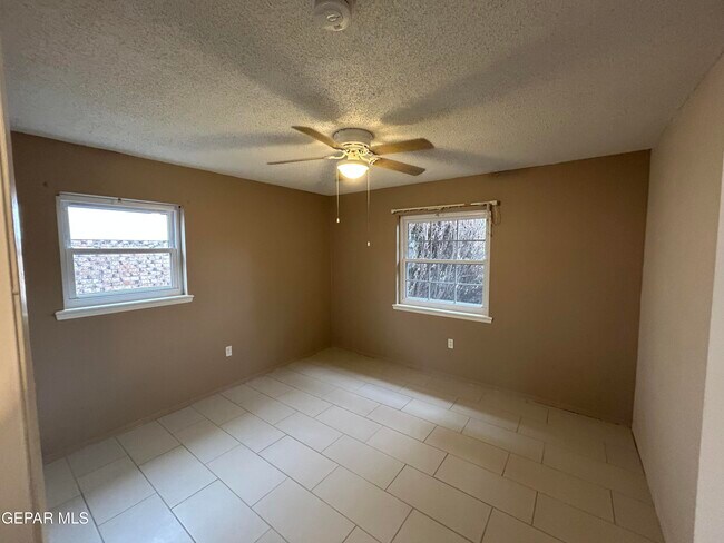 Building Photo - 5125 Sweetwater Dr