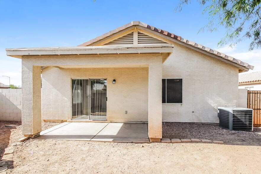 Building Photo - 13117 N El Frio St