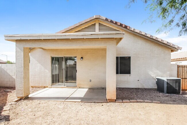 Building Photo - 13117 N El Frio St