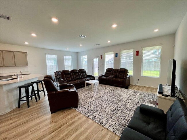 Building Photo - 31603 Rosebud Vly Ln