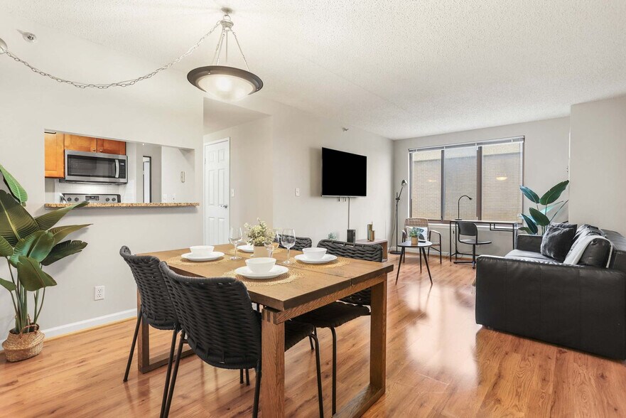 Building Photo - 401 12th St S