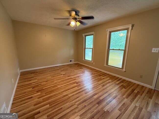 Building Photo - 2691 Falcon Ridge Dr SW