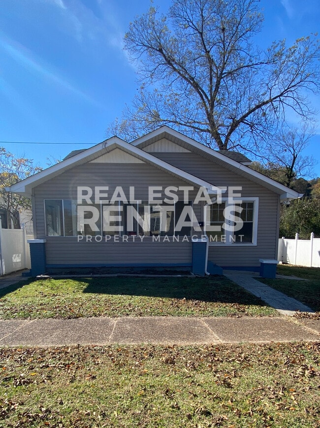 Primary Photo - 502 5th Ave NW