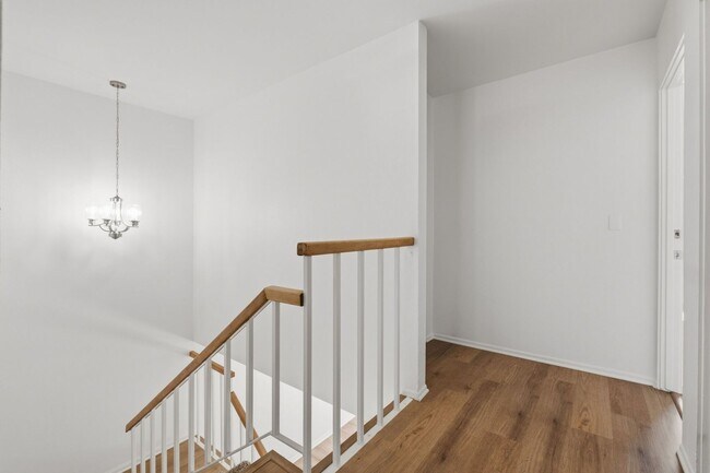 Building Photo - 5658 Slicers Cir