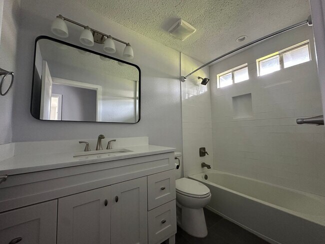 Building Photo - 4412 Gillis St